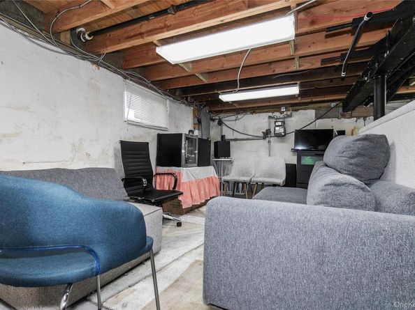 34 Avondale Street, Valley Stream NY 11581