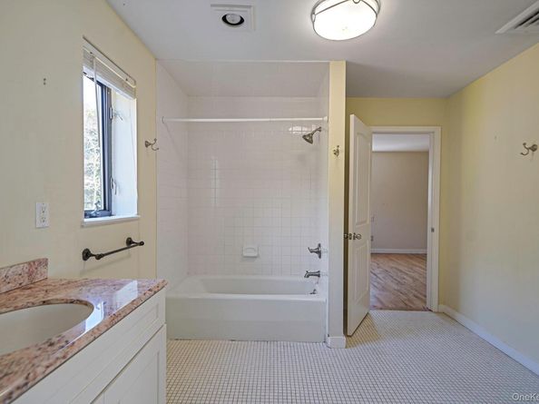 290 Montauk Highway, Southampton NY 11968