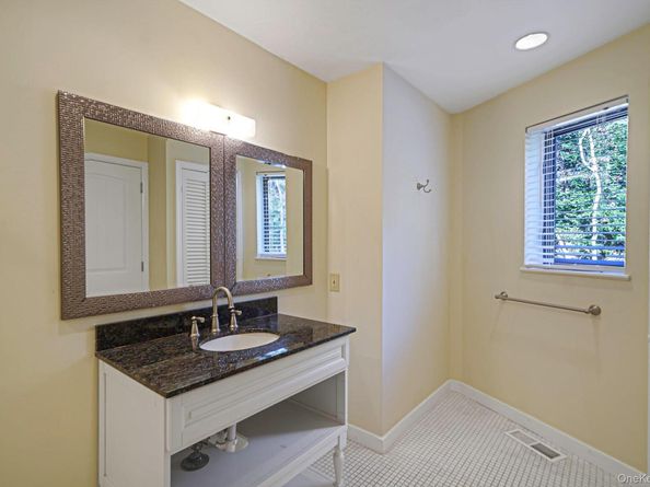 290 Montauk Highway, Southampton NY 11968