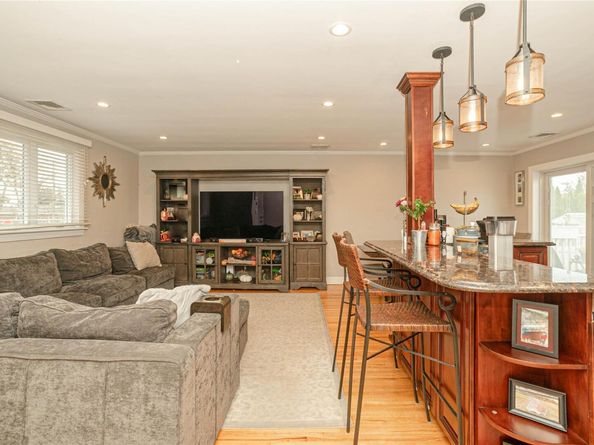 105 7th Street, Hicksville NY 11801