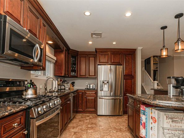 105 7th Street, Hicksville NY 11801