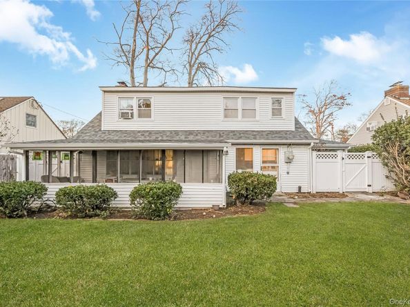 4 Florida Avenue, Copiague NY 11726