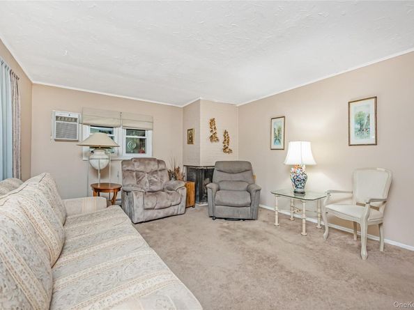 4 Florida Avenue, Copiague NY 11726