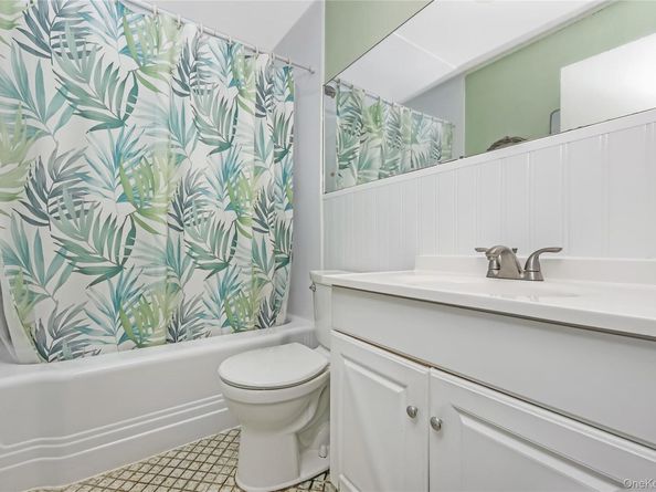 4 Florida Avenue, Copiague NY 11726