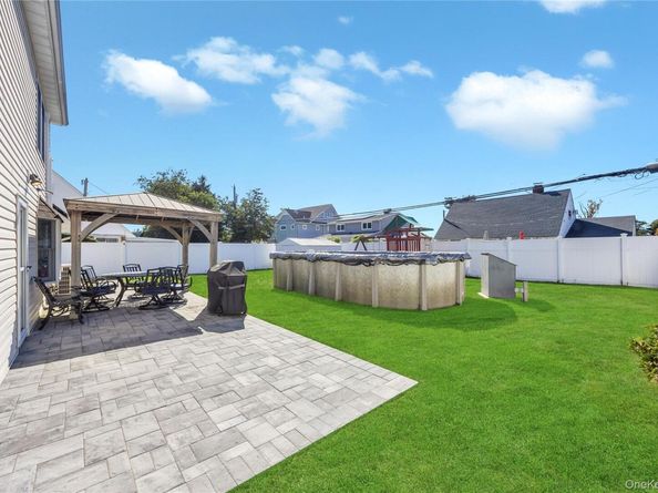 20 Bridge Lane, Hicksville NY 11801