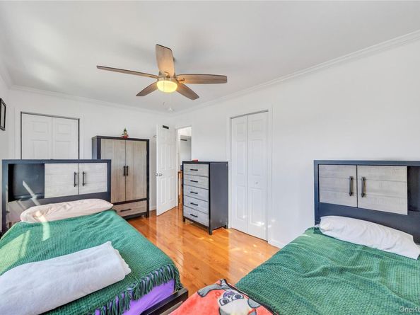 20 Bridge Lane, Hicksville NY 11801