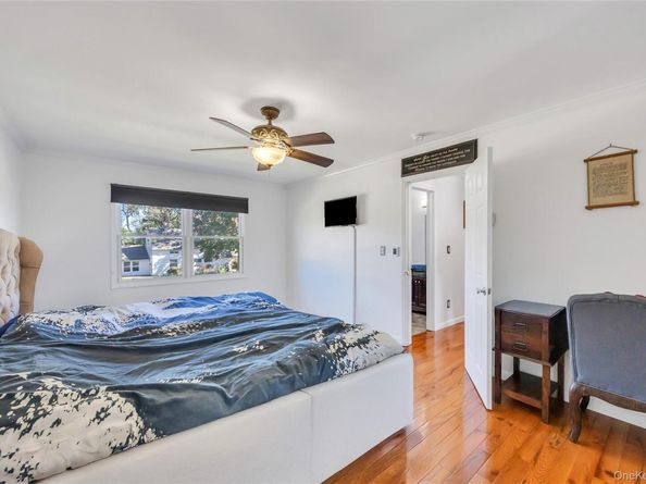 20 Bridge Lane, Hicksville NY 11801