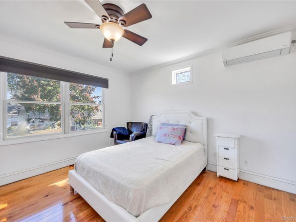 20 Bridge Lane, Hicksville NY 11801