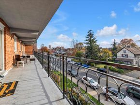 200 Atlantic 321, Lynbrook NY 11563