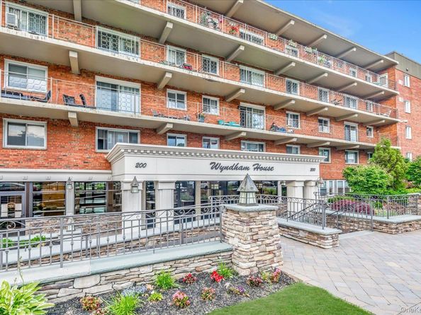 200 Atlantic 321, Lynbrook NY 11563