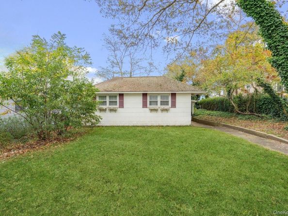 113 Overlook Drive, Mastic NY 11950