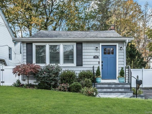 5 Cody Avenue, Glen Head NY 11545