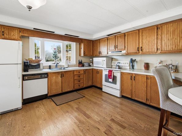 19 Dogwood Lane, Manorville NY 11949