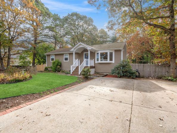 42 Fig Street, Central Islip NY 11722