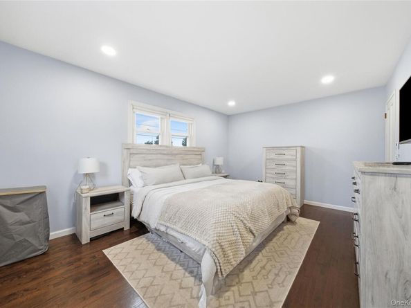 32 Beachwood Drive, Babylon NY 11702