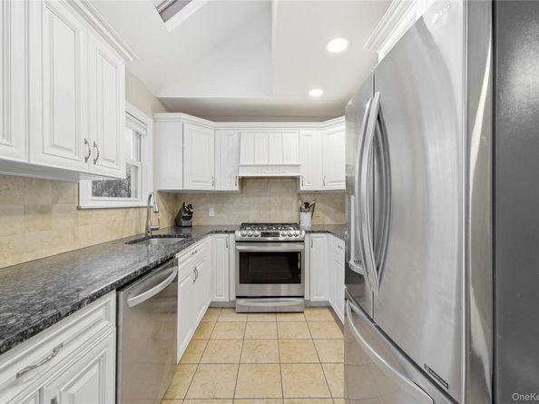 32 Beachwood Drive, Babylon NY 11702