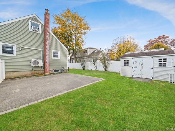 32 Beachwood Drive, Babylon NY 11702