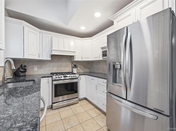 32 Beachwood Drive, Babylon NY 11702