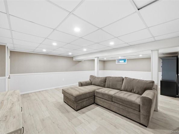 32 Beachwood Drive, Babylon NY 11702