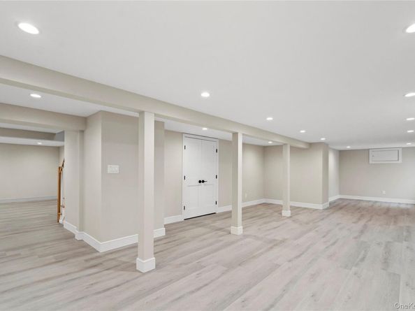 7 Cedar Avenue, Bethpage NY 11714