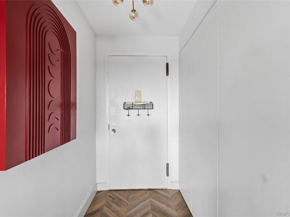 18-15 215th Street 14S, Bayside NY 11360