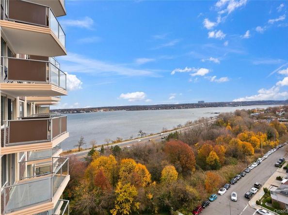 18-15 215th Street 14S, Bayside NY 11360