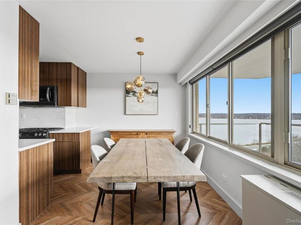 18-15 215th Street 14S, Bayside NY 11360