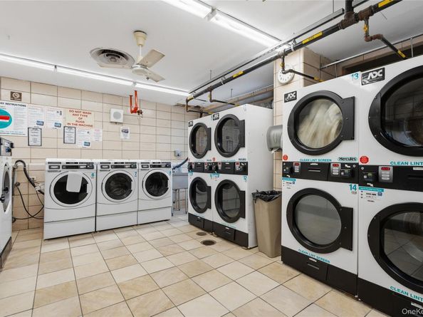 18-15 215th Street 14S, Bayside NY 11360