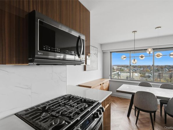 18-15 215th Street 14S, Bayside NY 11360