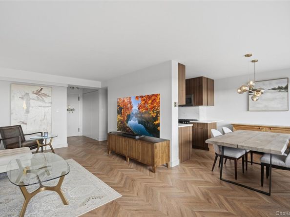 18-15 215th Street 14S, Bayside NY 11360