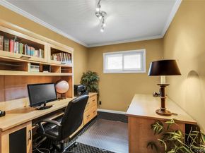 27 Abbey Lane, Plainview NY 11803