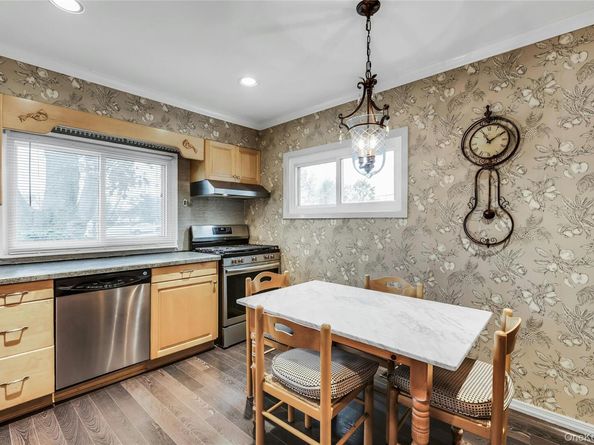 27 Abbey Lane, Plainview NY 11803