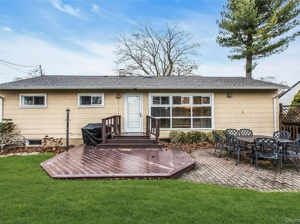 27 Abbey Lane, Plainview NY 11803