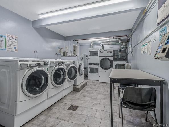 241-20 Northern Boulevard 6M, Little Neck NY 11362