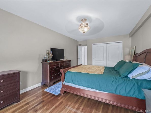 241-20 Northern Boulevard 6M, Little Neck NY 11362