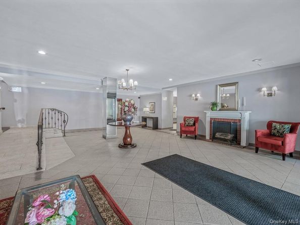 241-20 Northern Boulevard 6M, Little Neck NY 11362