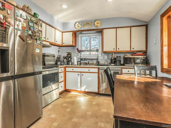 25 Stillwell Street, Huntington NY 11743