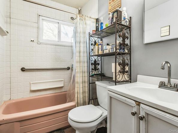 25 Stillwell Street, Huntington NY 11743