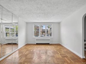 1124 E 213th Street, Bronx NY 10469
