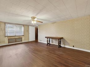 1124 E 213th Street, Bronx NY 10469