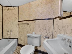 1124 E 213th Street, Bronx NY 10469