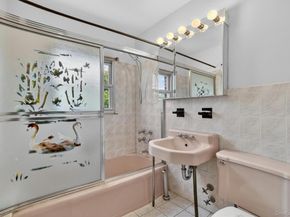 1124 E 213th Street, Bronx NY 10469