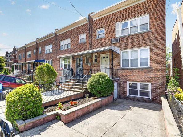 1124 E 213th Street, Bronx NY 10469