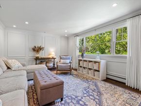 8 Rochelle Lane, Northport NY 11768
