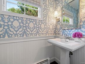 8 Rochelle Lane, Northport NY 11768