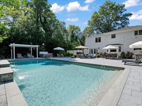 8 Rochelle Lane, Northport NY 11768