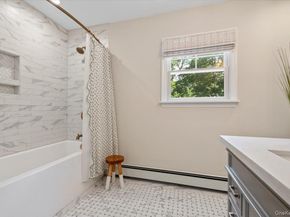 8 Rochelle Lane, Northport NY 11768