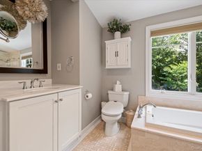 8 Rochelle Lane, Northport NY 11768