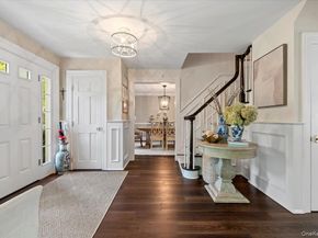 8 Rochelle Lane, Northport NY 11768