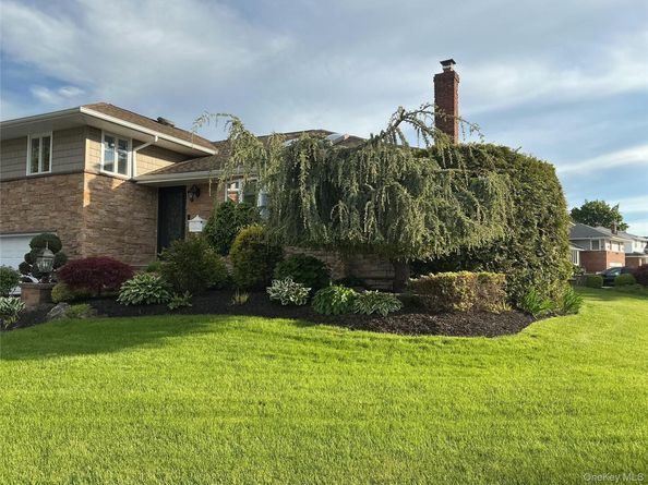 909 Berkshire Drive, Westbury NY 11590